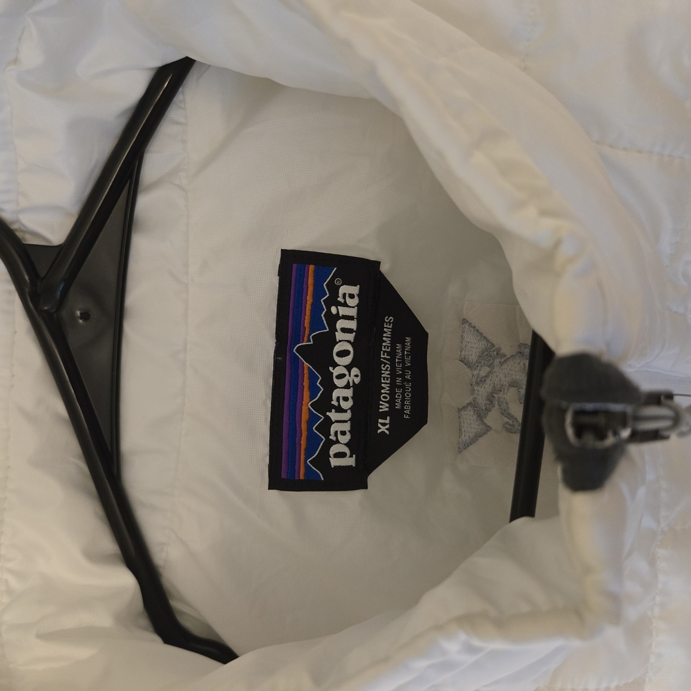 Patagonia White Quilted Vest for Layering - Picture 3 of 8